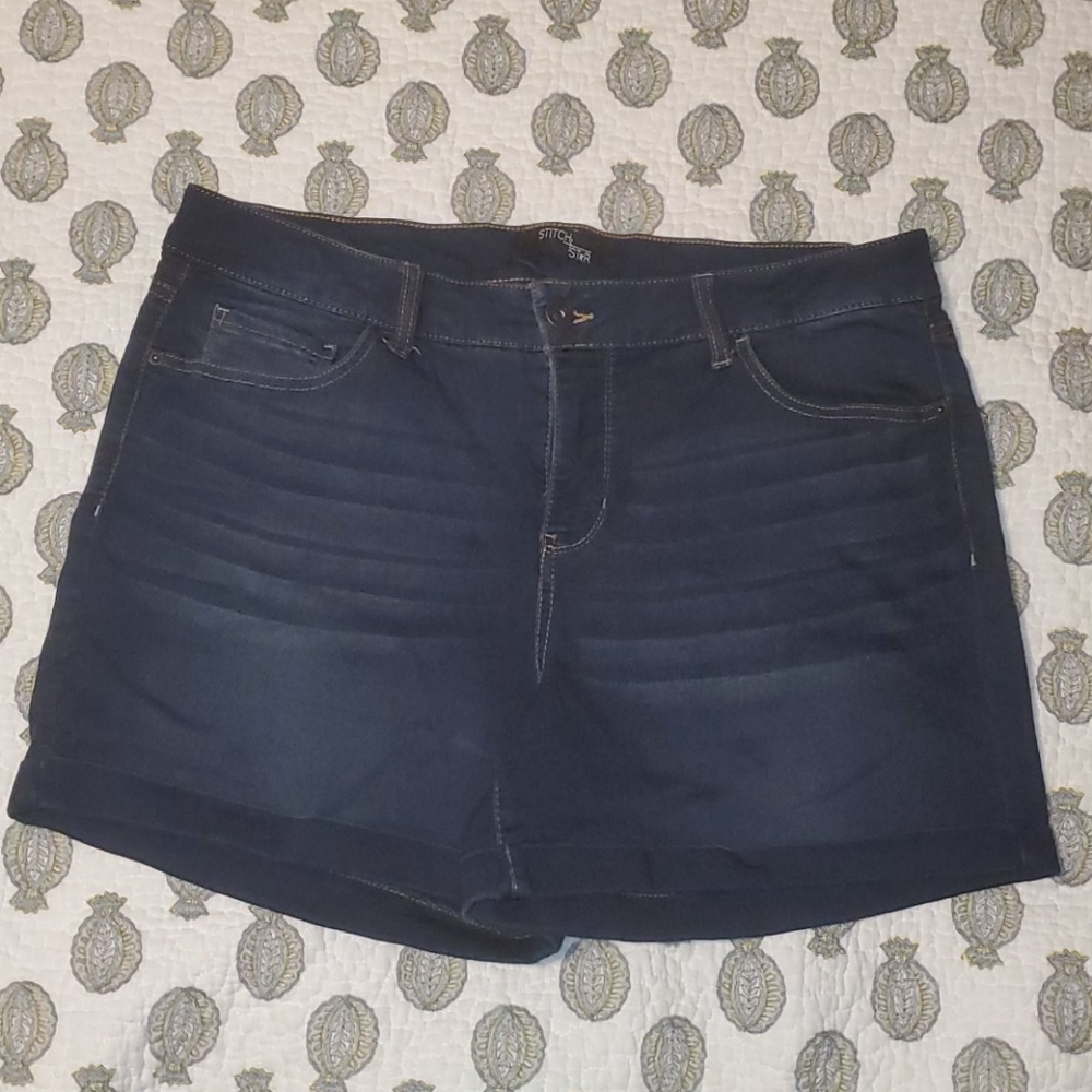 Stitch Star shorts